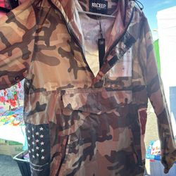 10 Deep Camo Hooded Pullover Size Medium 