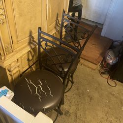 4 Kitchen Chairs 