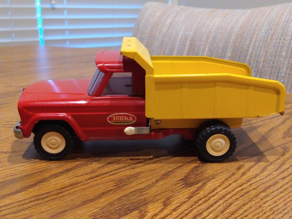 Vintage 1968 Tonka 9.5" Mini #1060 Red & Yellow Dump Truck #2