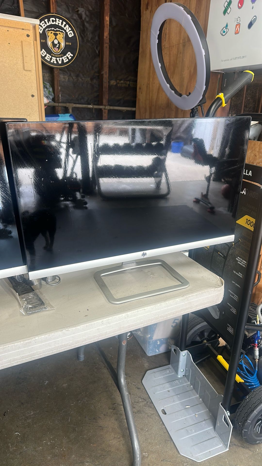 2 25 Inch HP 25es Monitors