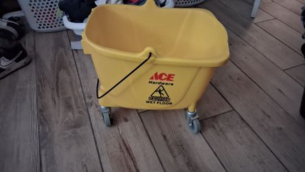 ACE HARDWARE MOP BUCKET