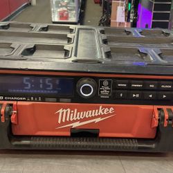 Milwaukee Pack Out Radio + Charger 