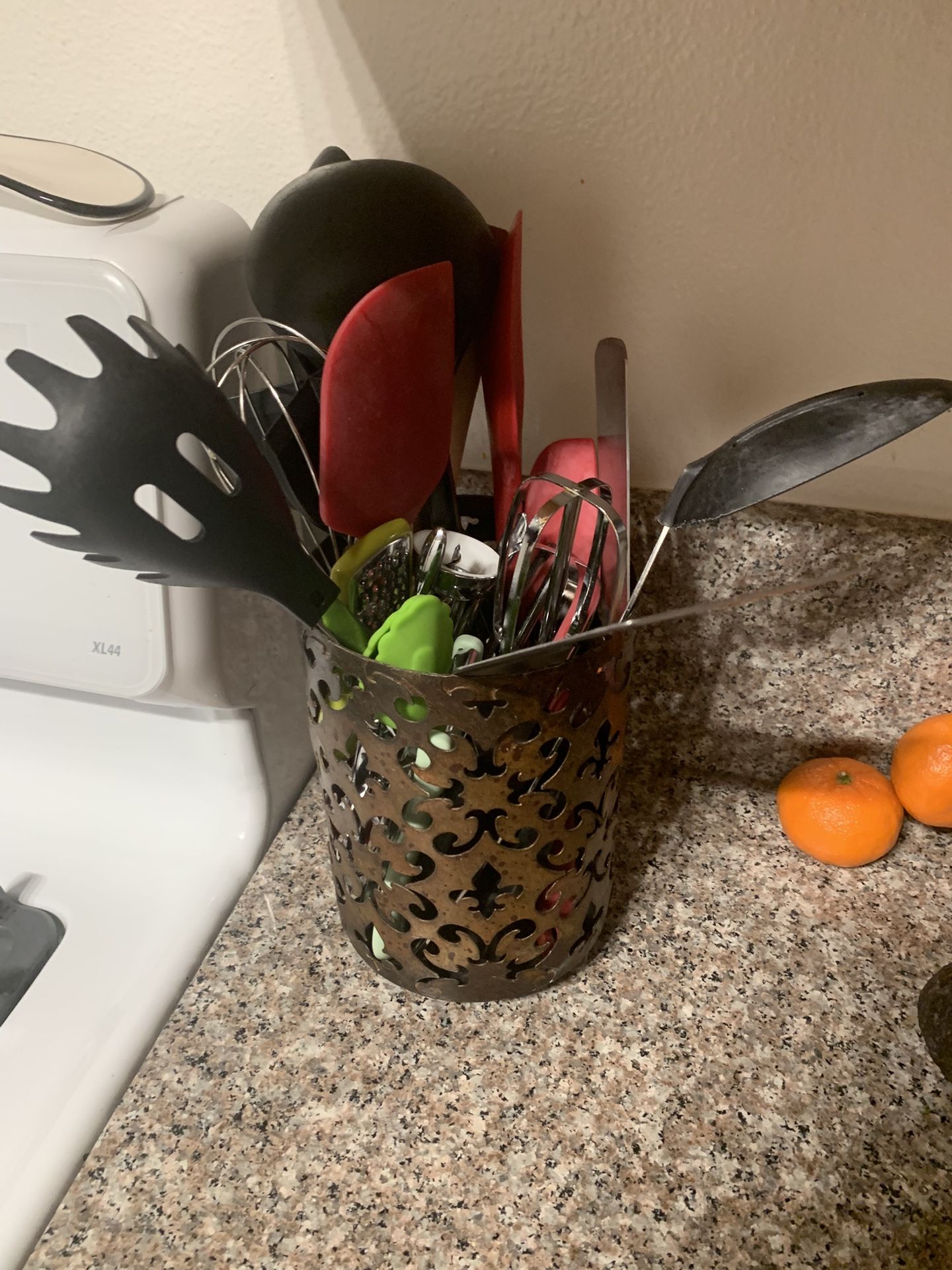 utensil holder with utilsels