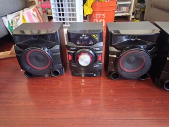Estéreo  LG,  700w
