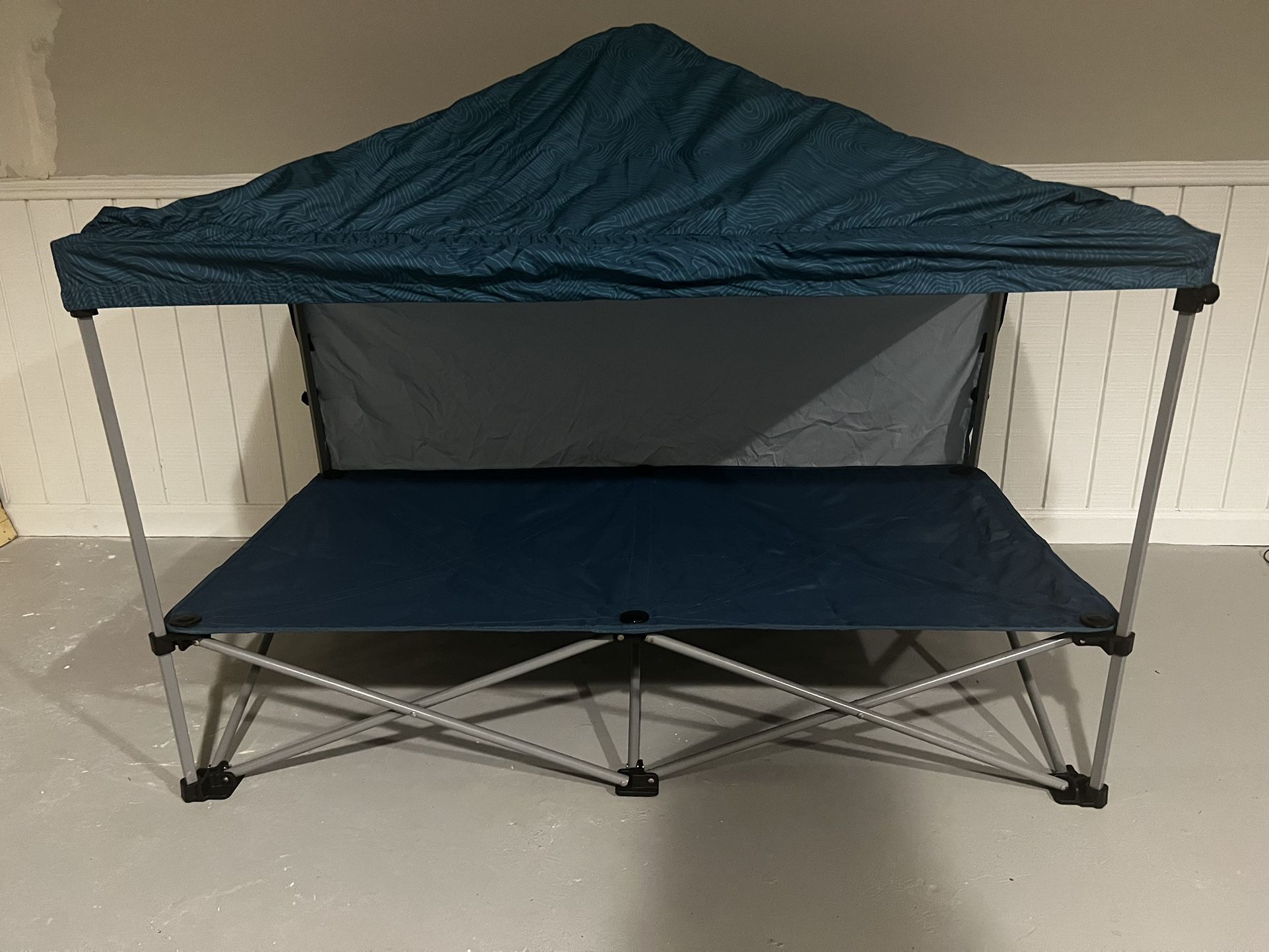 Water resistant canopy Dog Cot