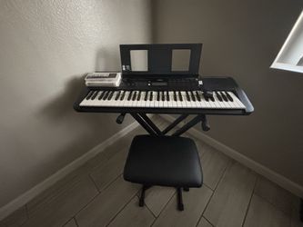Yamah Key board with seat