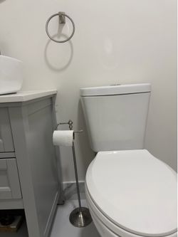 Towel ring and toilet paper holder/Anillo para toalla y portarrollos de papel higiénico