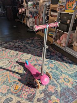 Pink 3 three wheel lean to turn scooter toddler kid size