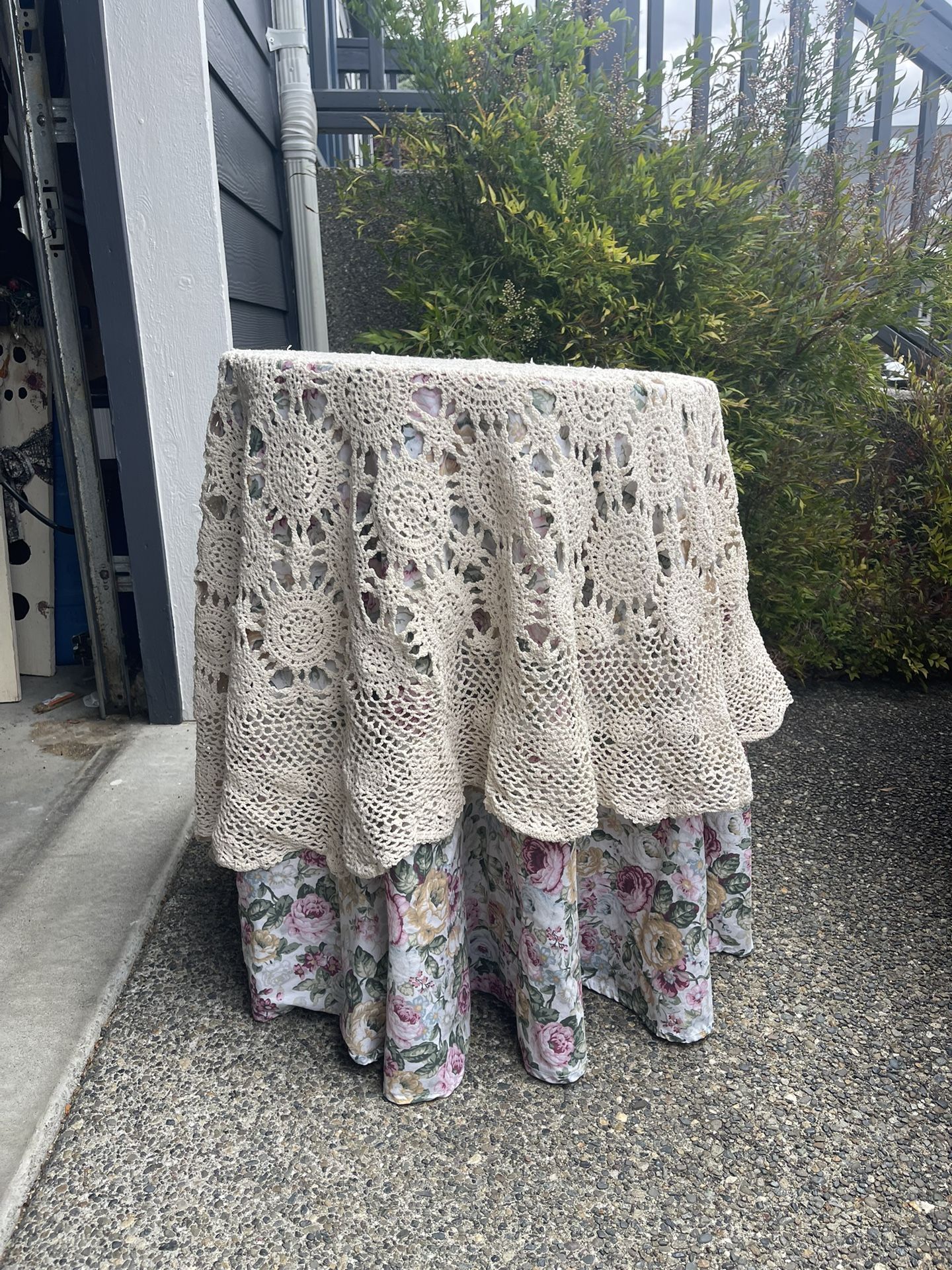 Round Tables W/tablecloths (2)