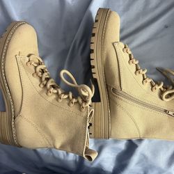 Ladies Canvas Boots Size 8