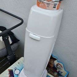 Diaper Genie With Refills 