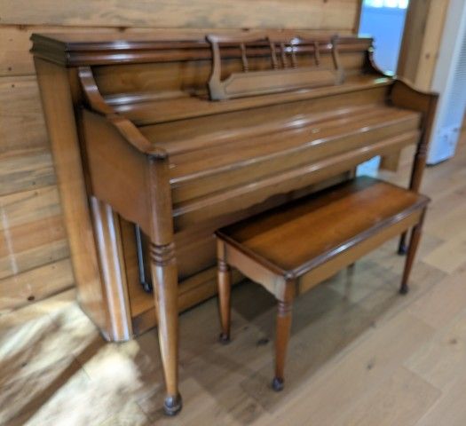 Upright Console Piano: Sohmer & Co (maple finish)