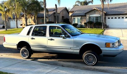 1993 Lincoln town car