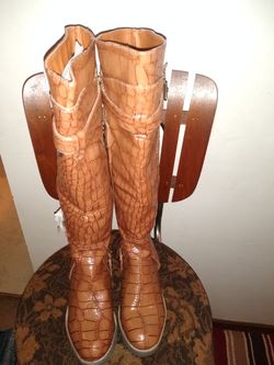 Women's fashion boots size 7.5
