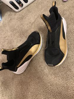 Pumas women’s size 7