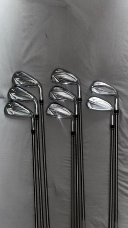 Mizuno JPX 923 Hot Metal Iron Set with upgraded i95 Aerotech SeelFiber shafts. 4-PW + GW
