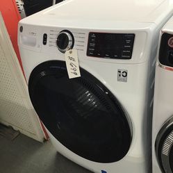 New Scratch And Dent GE Front Load Washer. 1 year Warranty 