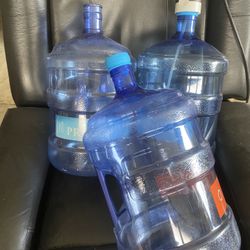 Lot Of 3 Primo 5 Gallon Jugs With 2 Lids And Pump