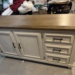 Garage Sale Gambetta St Las Vegas 89115 Lists Of Home Decor And Queen Size Bed Cancelled Due To Weather Jan 24rescheduled For Jan 31