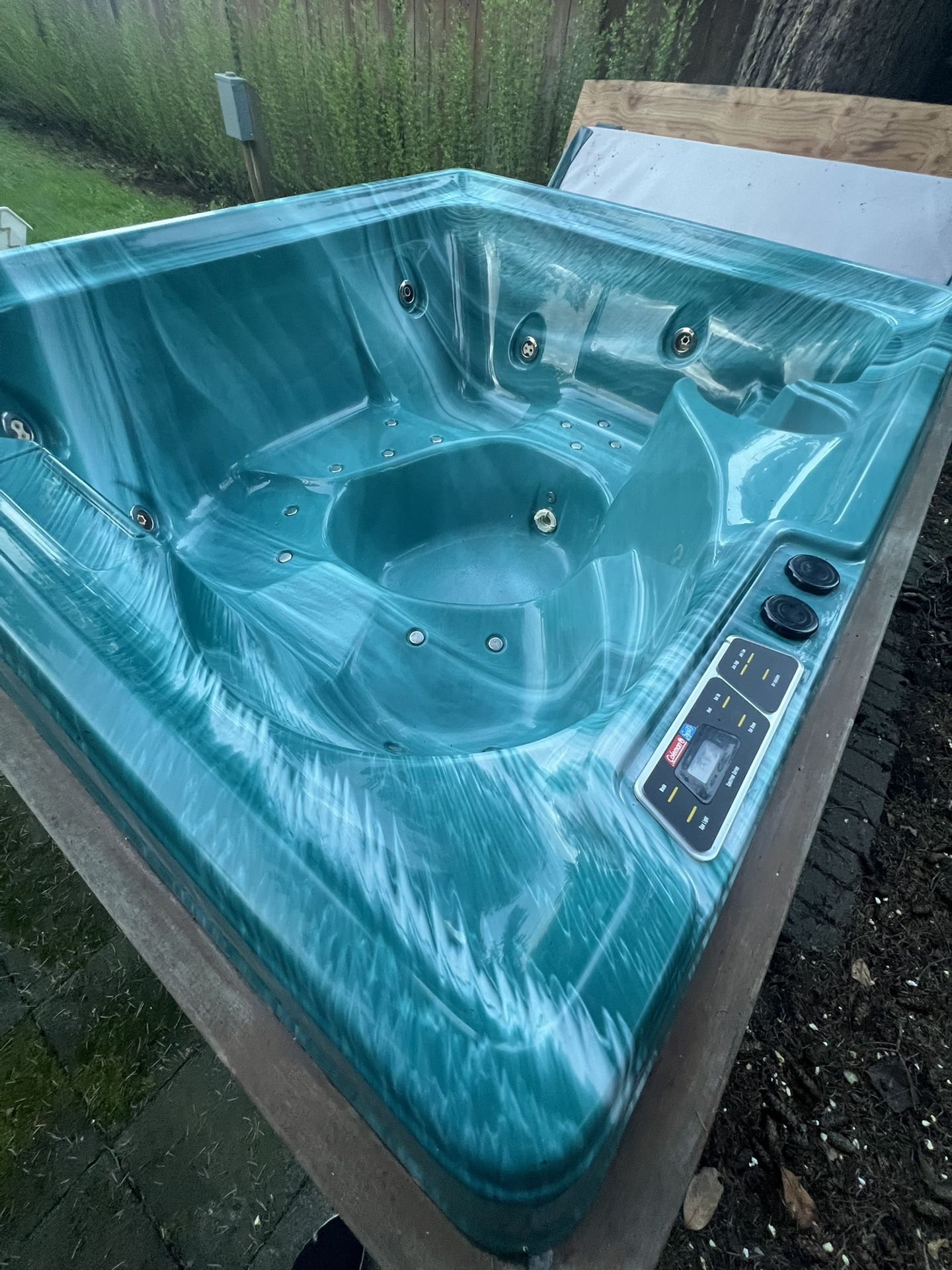 Hot Tub for 6 People - FREE