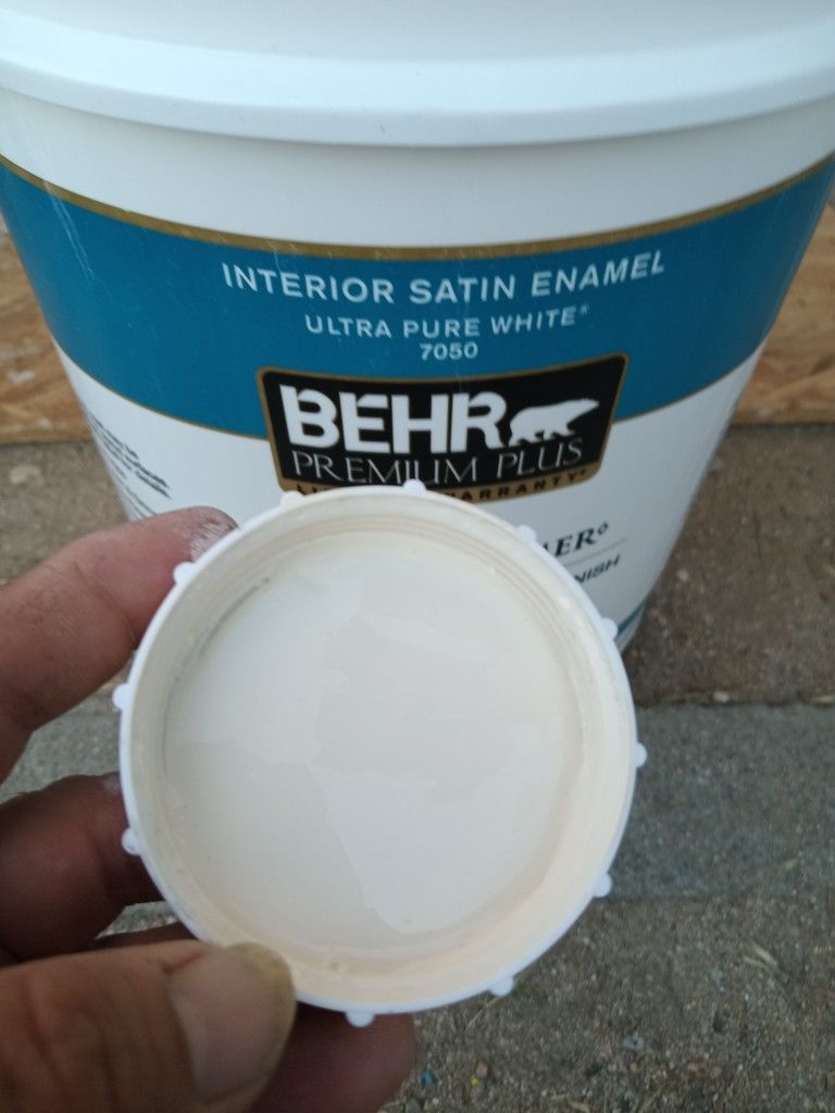 Pintura Para Interior Satín Color Crema $120 Ya Biene Con Primer