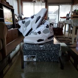 Air Jordan 4 Military Black 