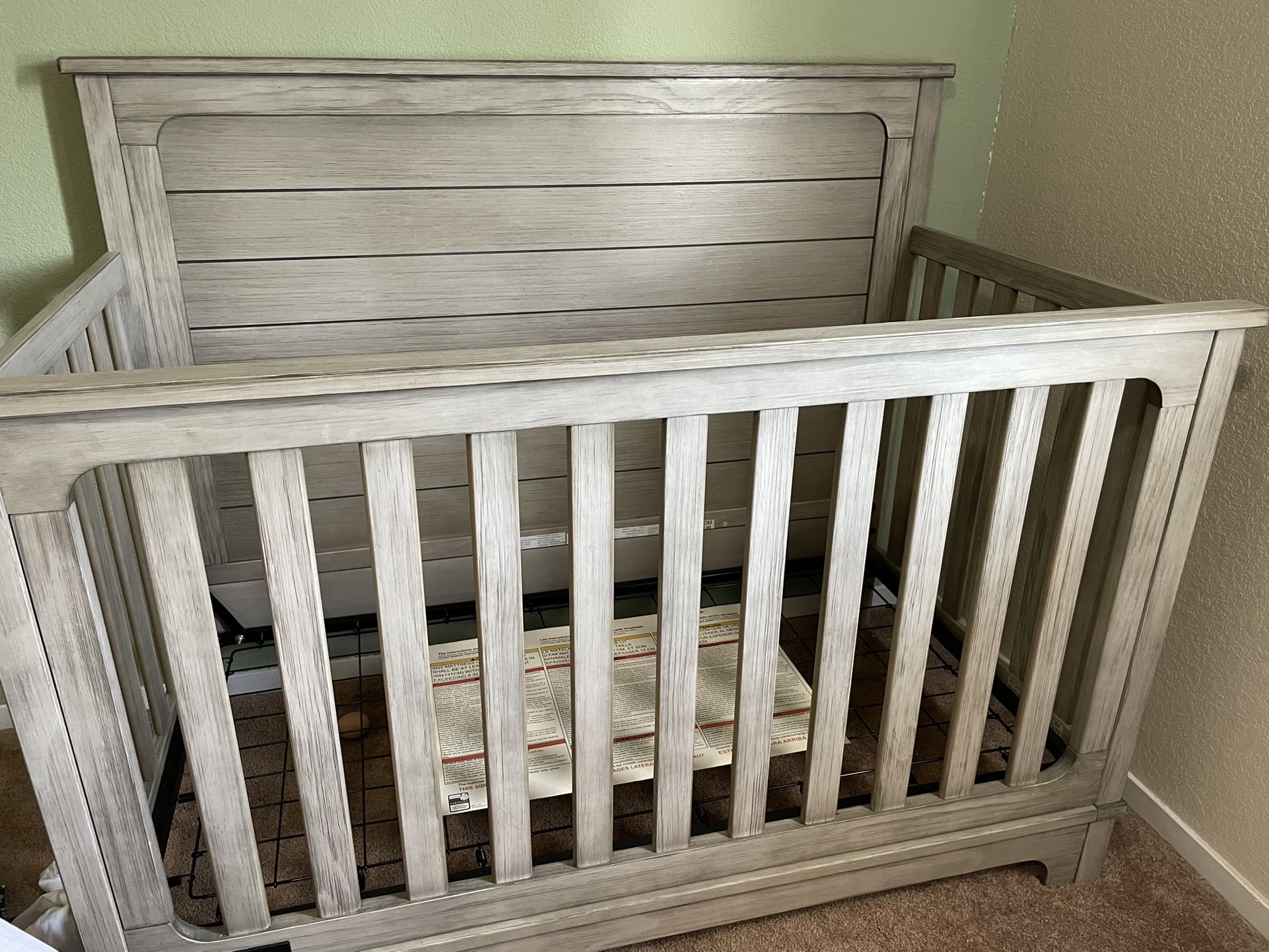 Baby Furniture Set ( Crib & Dresser ) 