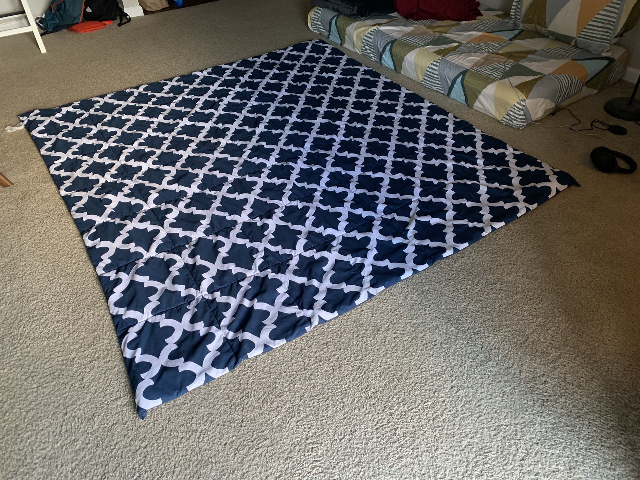 Throw Blanket/Comforter - Full Size 