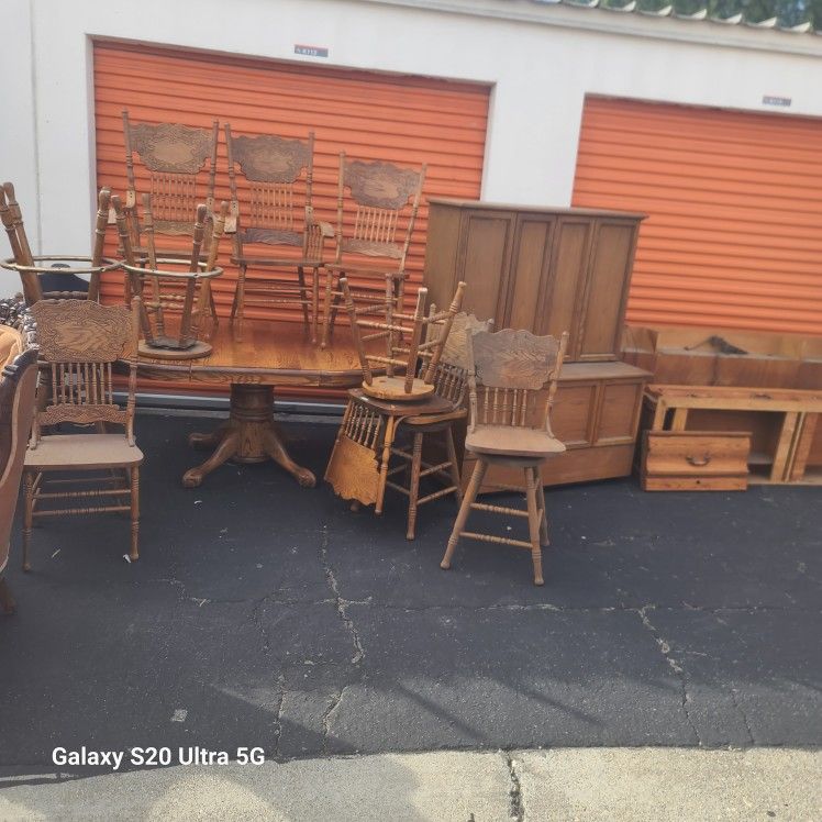 Antique Oakwood Table Set Only $1000 Obo