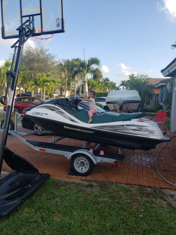 2002 Yamaha 4 person jet ski for sale for Sale in Miami, FL OfferUp