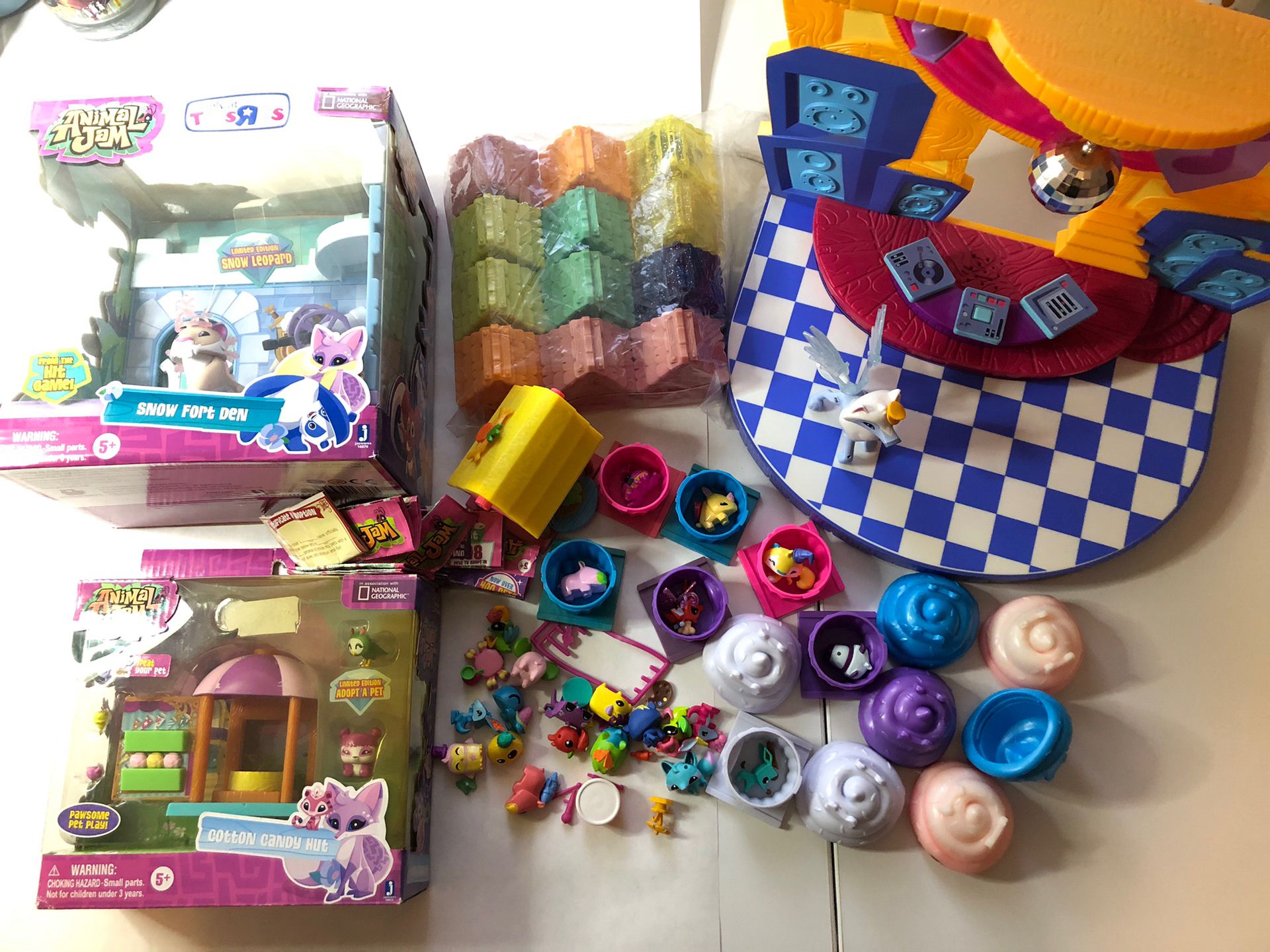Animal Jam Snow Fort Den, Disco Party, Cotton Candy Hut, Jammers Juice, Surprise Boxes