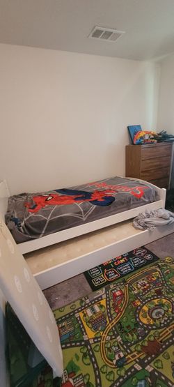 TWIN BED with Trundle on bottom