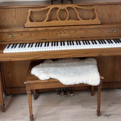 Yamaha Classical Oak Piano