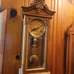 Vintage D & A Wind-Up Wall Clock with Chime - Classic Timepiece Elegance
