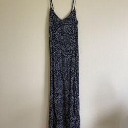 Abercrombie&Fitch maxi skirt size M pre loved color in blue shoulder adjustable model 120 lbs and 5’5