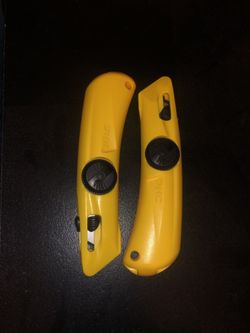 2 box cutters