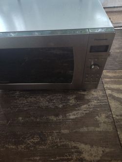 Selling This Silver Microwave And Cook Addition Pick Up Only Asking 40