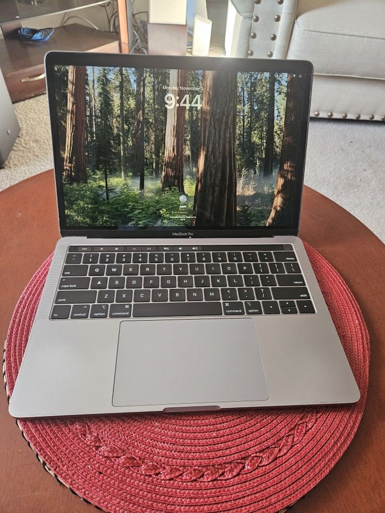 Apple Macbook Pro i7 16gb Ram 256gb SSD Drive 13" Screen 2019