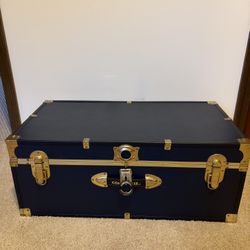 Concourse Storage Trunk