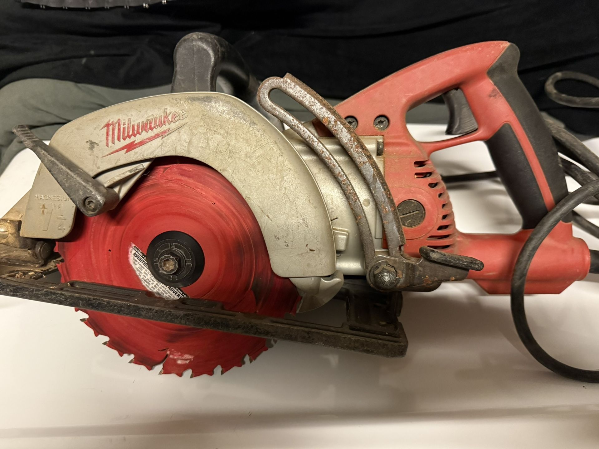 Milwaukee Skillsaw 