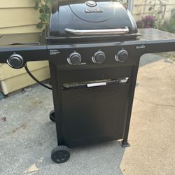 Char-Broil gas2coal Hybrid 3 Burner BBQ Grill With 2 Propane Tanks