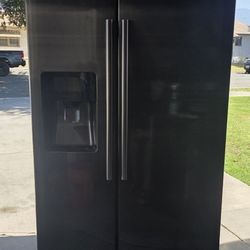 Samsung 25 Cu. Ft. Side-by-Side Refrigerator – Black Stainless – Ice & Water Dispenser