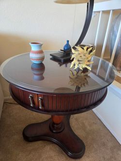 Free, Round side table