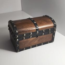 Vintage Jewelry Treasure Chest (1970's)