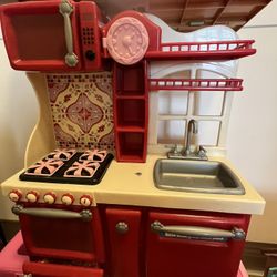 Toy Kitchen, Fridge, Table +Chairs and Grill of American doll size