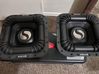 BRAND NEW 2 POWERFUL KICKER SOLO X 10” subwoofers 8000 watts 4000 rms total
