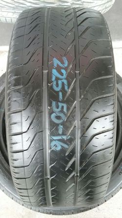 One used 225 50 16 Kumho tire