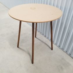 Round Table - 4 Legs