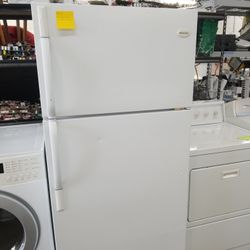 Frigidaire white Top Freezer Refrigerator FREE LOCAL DELIVERY 