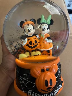 Mickey and Minnie Halloween Snow globe
